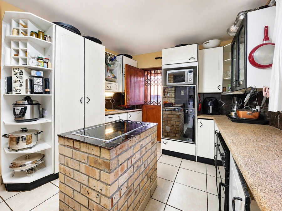 5 Bedroom Property for Sale in Wavecrest Eastern Cape